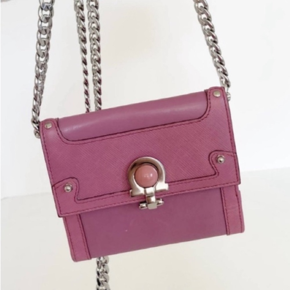 SALVATORE FERRAGAMO Vintage Gancini Compact Wallet Mauve with Chain
